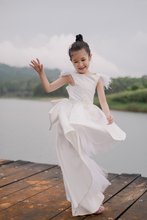 Loạt con gái sao Việt sở hữu 'gen Hoa hậu': Con gái Hà Kiều Anh bộc lộ gen mỹ nhân từ bé, con gái Hồng Quế được dự đoán cao 1m75 - Ảnh 11